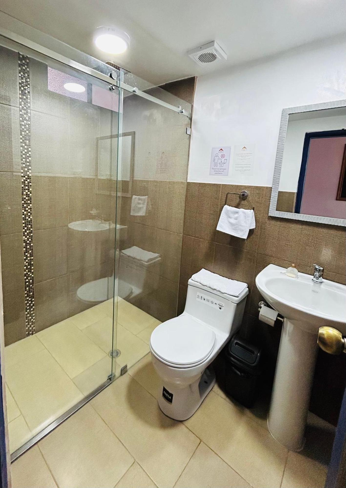 Hotel Montecarlo Riobamba Zewnętrze zdjęcie